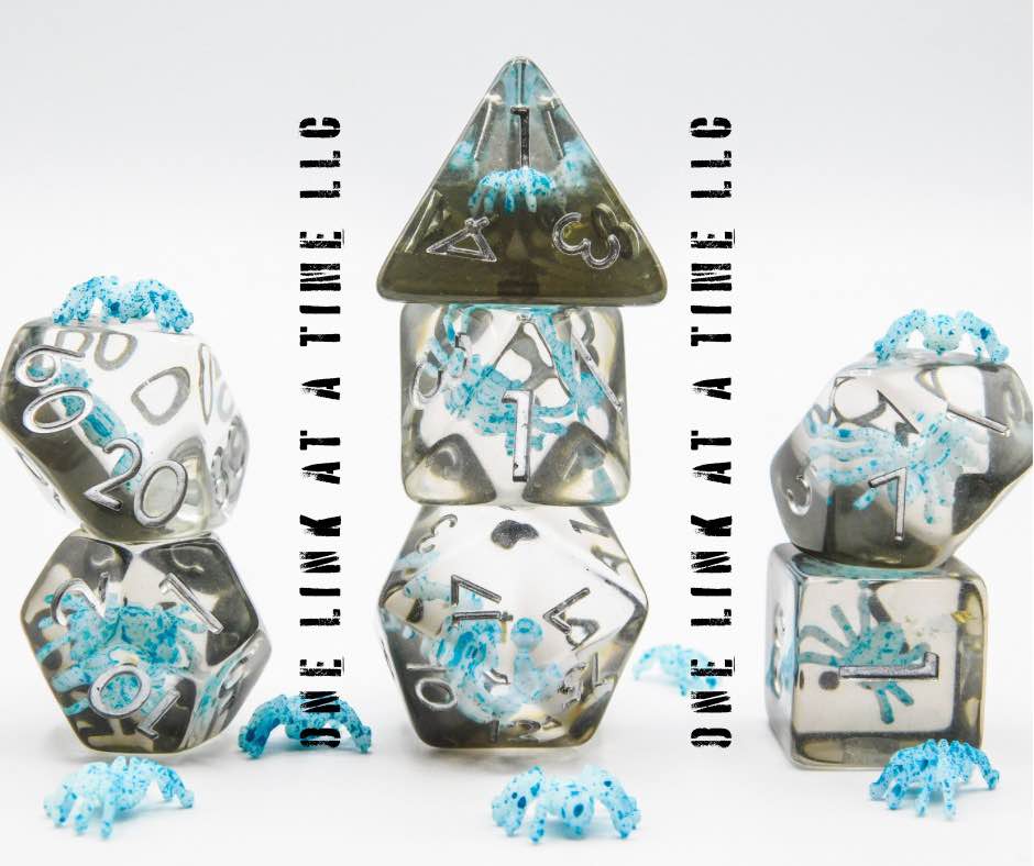 [BLUE SPLATTER-WHITE SPIDER] RESIN DICE SET