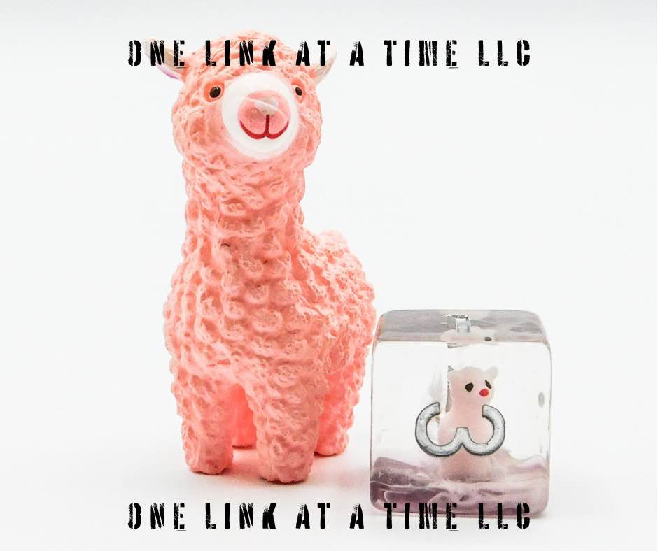 [PINK LLAMA] RESIN DICE SET
