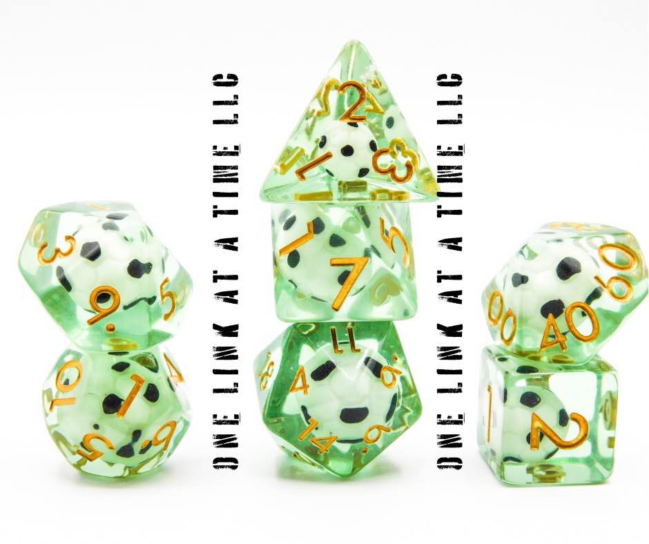 [SOCCER BALL WITH GREEN] RESIN DICE SET
