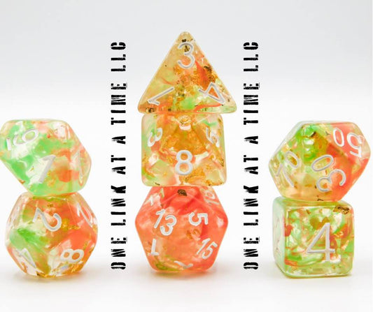 [CORAL & GREEN DYED] RESIN DICE SET