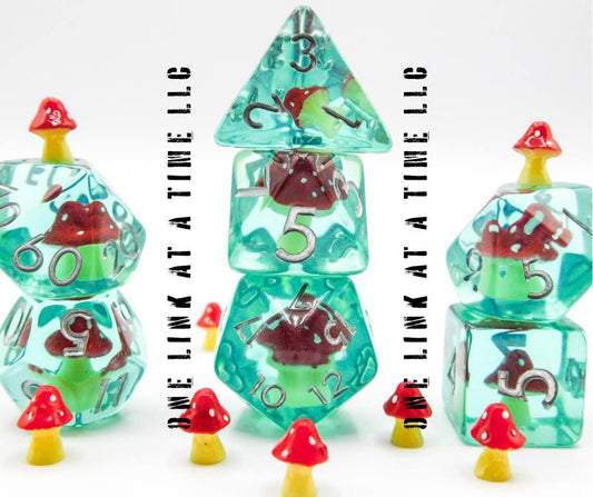 [RED MUSHROOMS] RESIN DICE SET