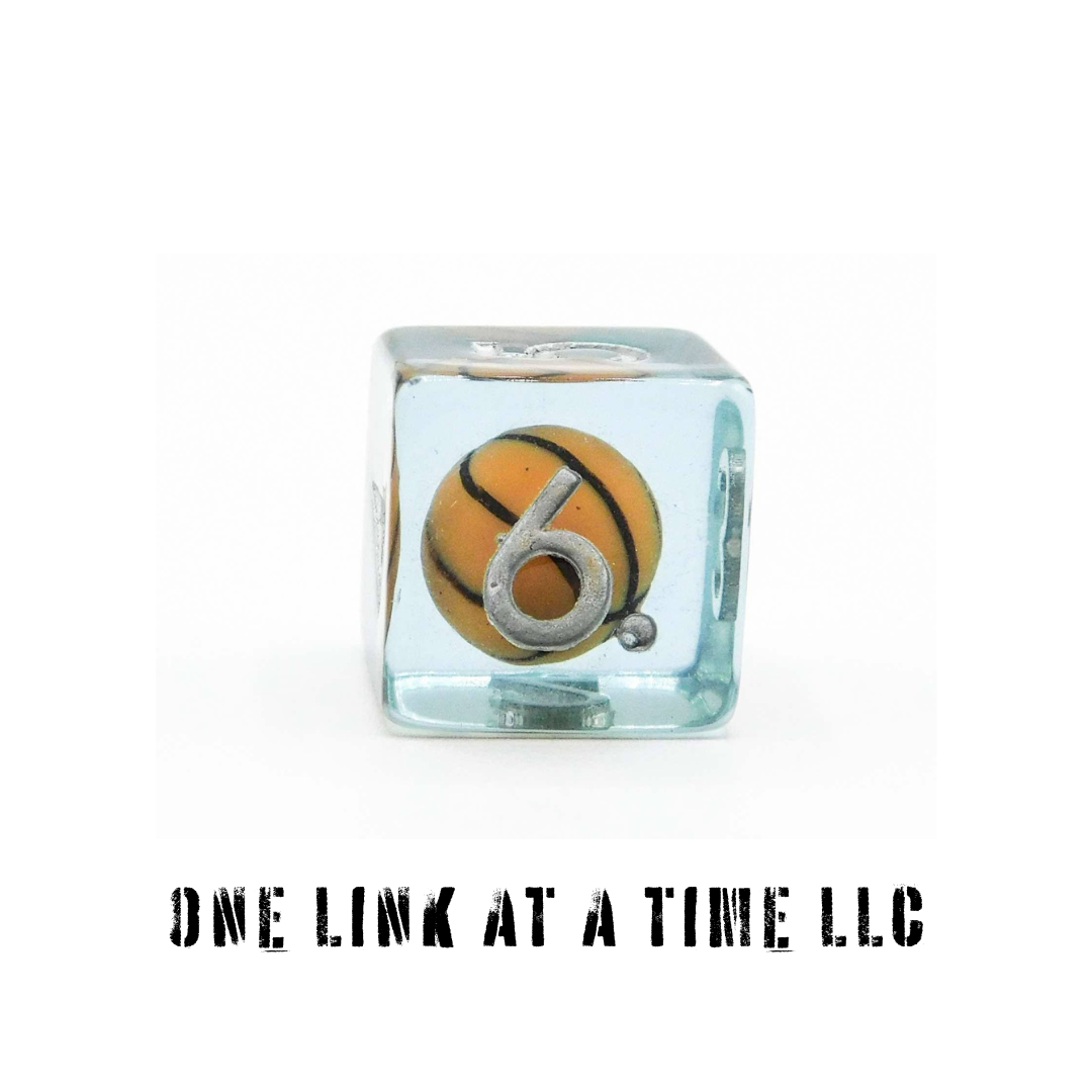[GRAY WITH BASKETBALLS] RESIN DICE SET