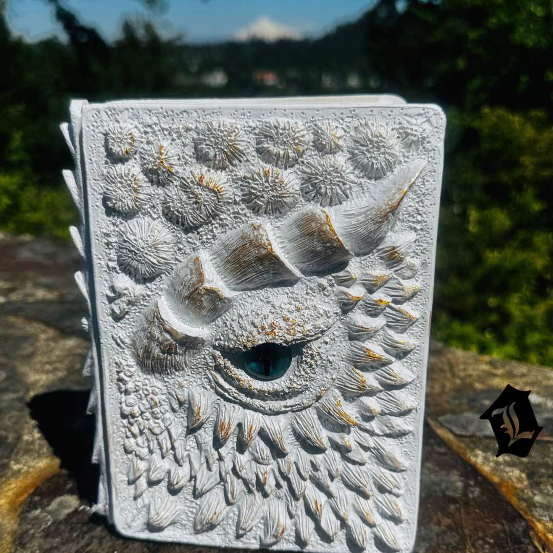 [WHITE] EMBOSSED DRAGON JOURNAL